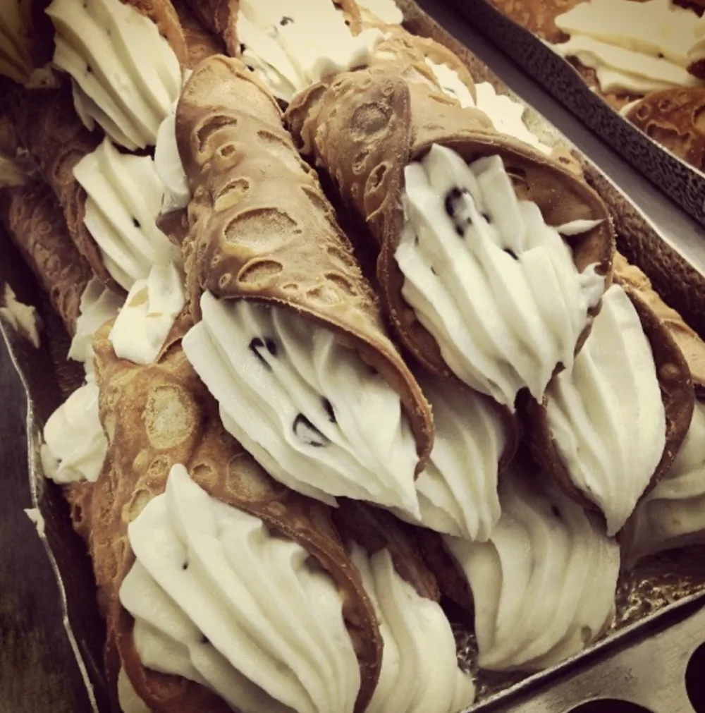 Fresh Caffè Palermo cannoli with crisp shells and ricotta filling